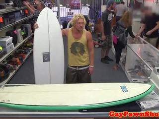 Sixpack surfer pawns avant cockriding en mmm